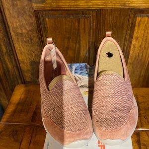 Skechers memory form shoes